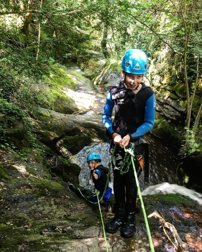 enfants en canyon